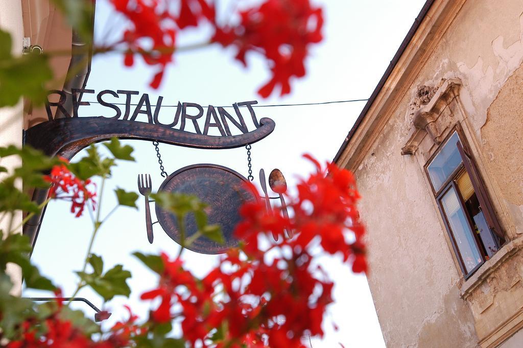 Erhardt Superior Rooms Sopron Exterior photo